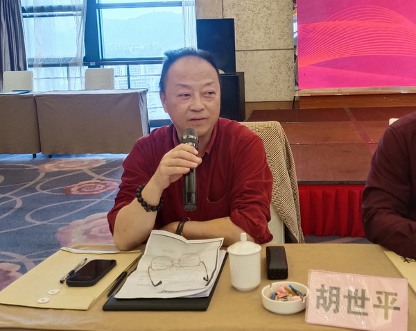董事长胡世平.jpg 董事长胡世平.jpg